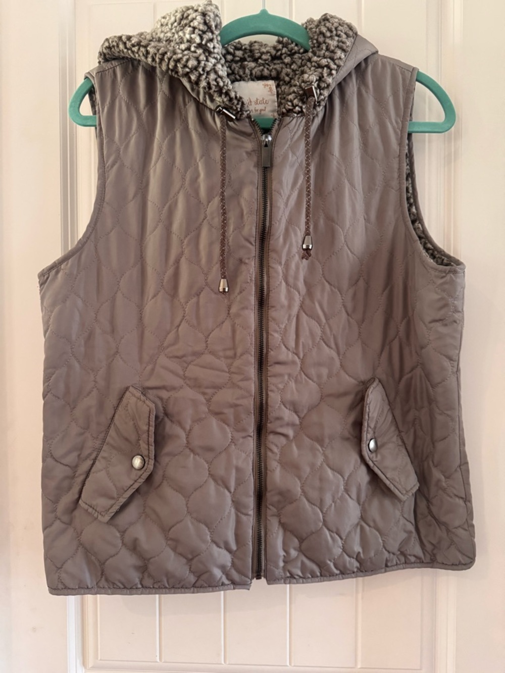 Altar'd State Taupe Sherpa Lined quilted vest Women’s Medium